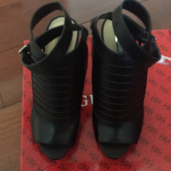 GUESS OPENED BACK BOOTIES - Picture 5 of 7